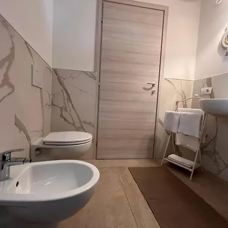 La Finestra Sul Molo - By Myhomeincomo Holiday home *