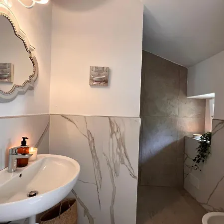 La Finestra Sul Molo - By Myhomeincomo Holiday home