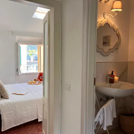 Holiday home La Finestra Sul Molo - By Myhomeincomo Torno